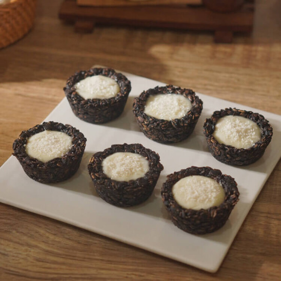 Coconut Noir Oatmeal Cups
