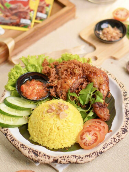 Nasi Kuning Ayam Kalasan