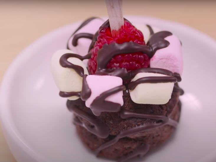berry brownie bite