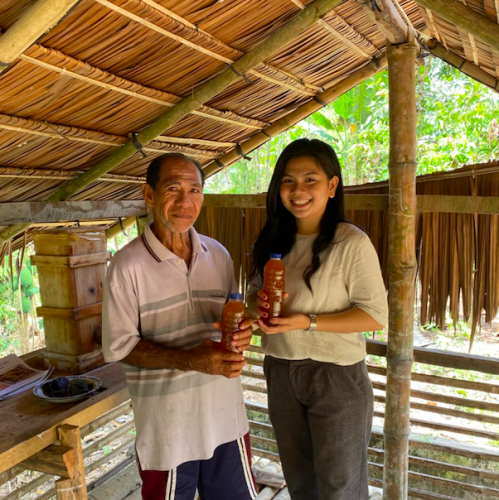 Panen Madu di Sasa Minahasa Selatan 