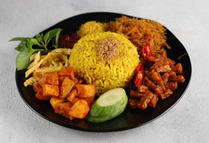 nasi kuning magic com